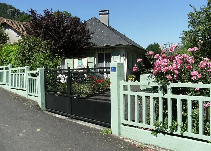 Chez Leontine Villa Vic-sur-Cere photo