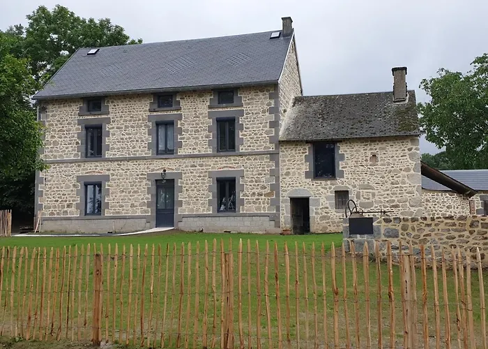 Gite Lepetit Sabotier Grande Capacite Puy De Dome Giat photo