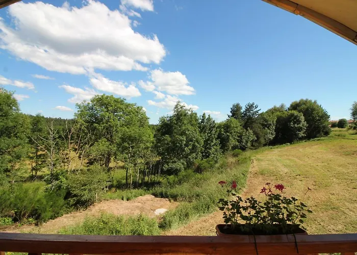 Roulotte Imperiale Perchee- Hotel Sembadel photo