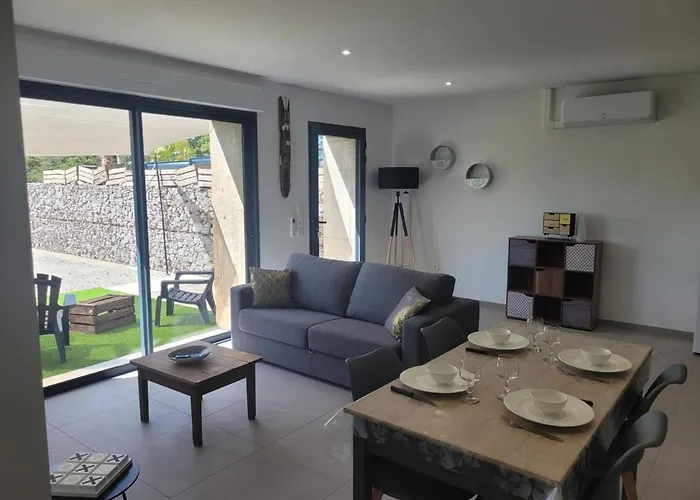 fotos do Gîte confortable avec spa à Couzon - FR-1-489-476