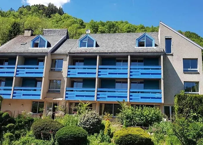 Le Castel Du Cantal Groupe Village Fani Thiezac photo