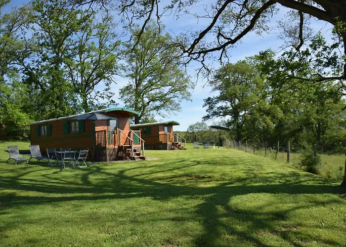 Les Roulottes Des Ris Bed & Breakfast Vallon-en-Sully photo