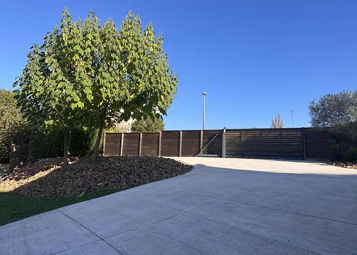 Elegante Maison A Vichy : Piscine Chauffee, Jardin Arbore, Terrasse Et Climatisation - Fr-1-489-494照片