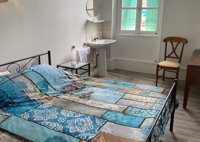 Chatel-de-Neuvre La Cafe De La Brocante Bed & Breakfastの写真