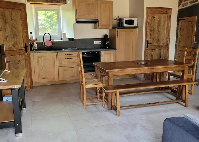 صورة Maison 4 A 9 Personnes A La Campagne Alleuze