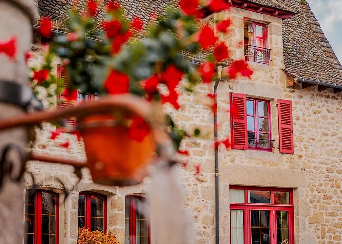 Demeures & Chateaux Auberge De La Tour - Hotel & Restaurants - Marcoles Auvergne photo