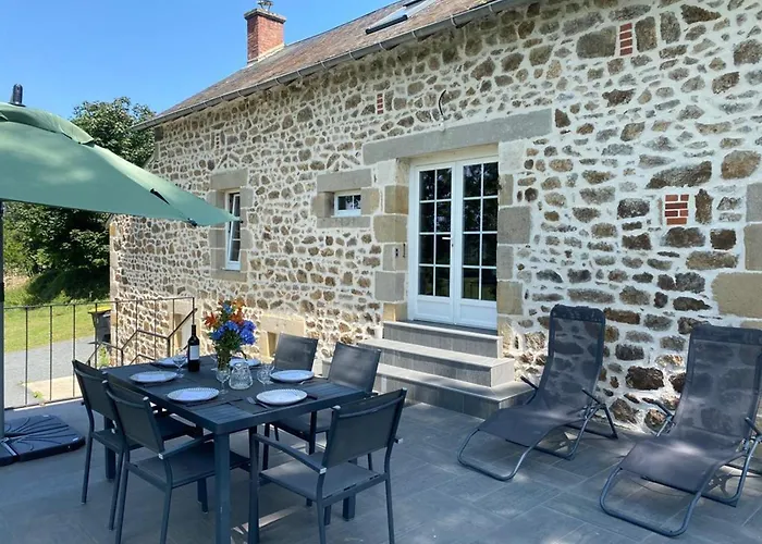 Photo de Villa Ferme rénovée avec vue, WIFI, terrasse et jardin - FR-1-489-369 à Marcillat-en-Combraille