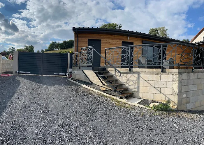 foto di Charmant logement avec terrasse et parking sécurisé Arpajon-sur-Cere