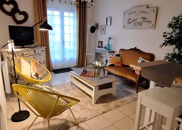 Aux Portes De Montlucon Lamaidsの写真