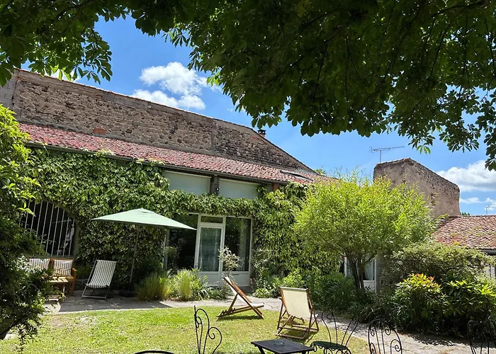 La Cour Carree Hotell Perrier foto