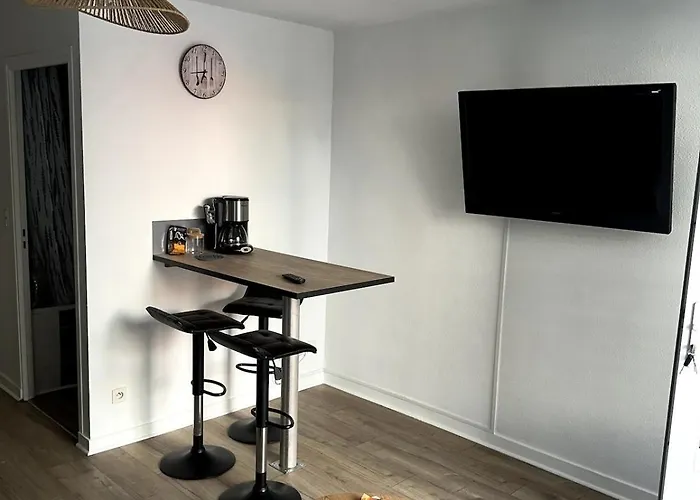 Photo de Cozy Studio Apartment For 2 People Downtown Le Puy-en-Velay