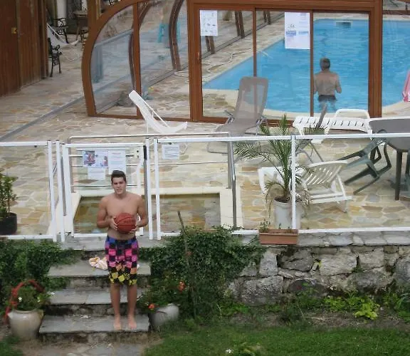 Hotel Des Voyageurs Saint-Antheme photo